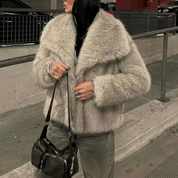 K Casual Women's Thick Faux Fur oversized Collar Jacket - Picture 8 of 11